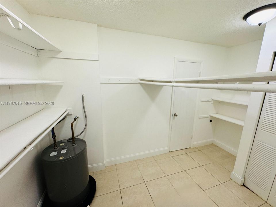 For Sale: $112,000 (1 beds, 1 baths, 735 Square Feet)
