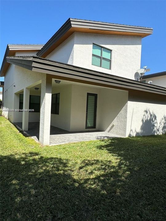 Под контрактом: $6,995 (4 спален, 4 ванн, 2785 Квадратных фут)
