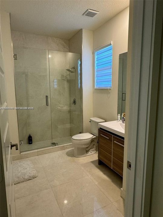 Под контрактом: $6,995 (4 спален, 4 ванн, 2785 Квадратных фут)