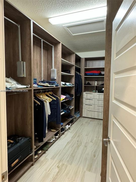 Под контрактом: $6,995 (4 спален, 4 ванн, 2785 Квадратных фут)