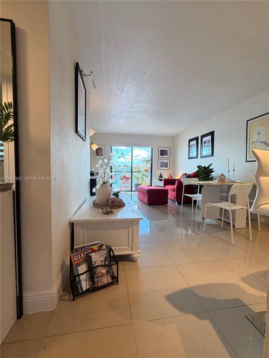 Activo con contrato: $2,250 (2 camas, 2 baños, 750 Pies cuadrados)