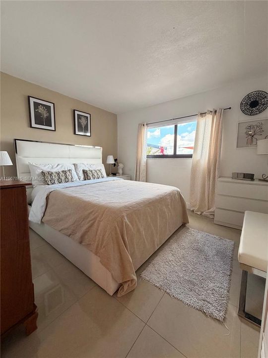 Activo con contrato: $2,250 (2 camas, 2 baños, 750 Pies cuadrados)