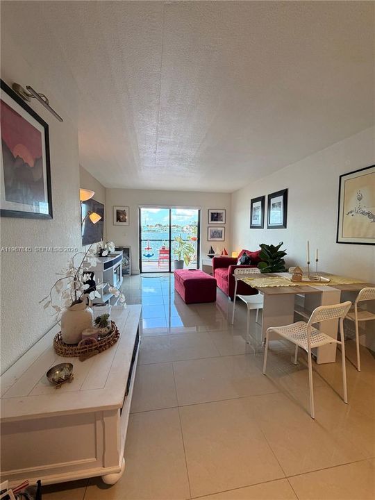 Activo con contrato: $2,250 (2 camas, 2 baños, 750 Pies cuadrados)