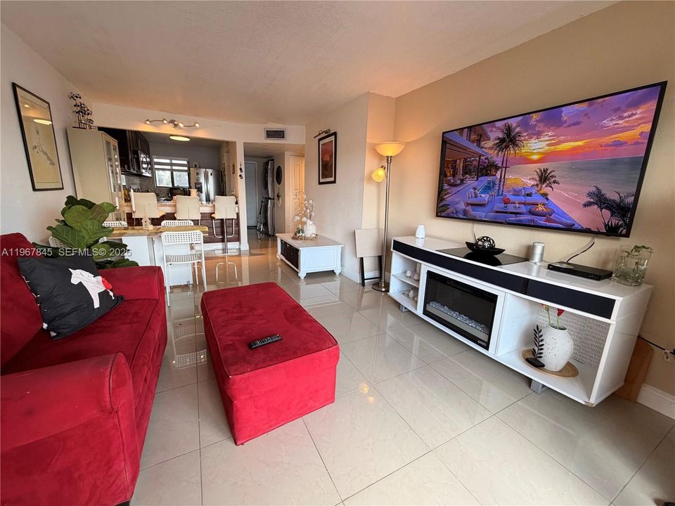 Activo con contrato: $2,250 (2 camas, 2 baños, 750 Pies cuadrados)