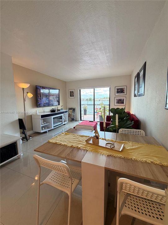 Activo con contrato: $2,250 (2 camas, 2 baños, 750 Pies cuadrados)