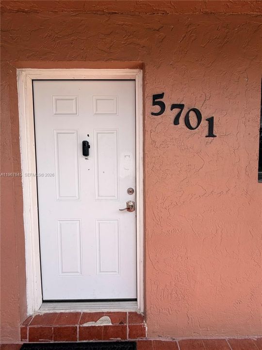 Activo con contrato: $2,250 (2 camas, 2 baños, 750 Pies cuadrados)