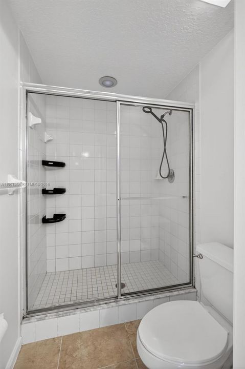 На продажу: $329,000 (2 спален, 2 ванн, 1160 Квадратных фут)