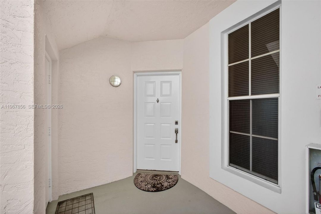 На продажу: $329,000 (2 спален, 2 ванн, 1160 Квадратных фут)