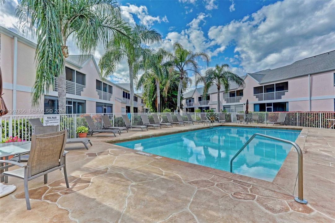 На продажу: $329,000 (2 спален, 2 ванн, 1160 Квадратных фут)