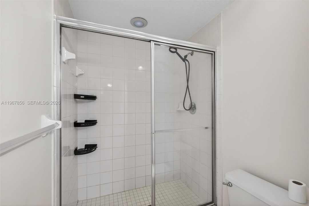 На продажу: $329,000 (2 спален, 2 ванн, 1160 Квадратных фут)