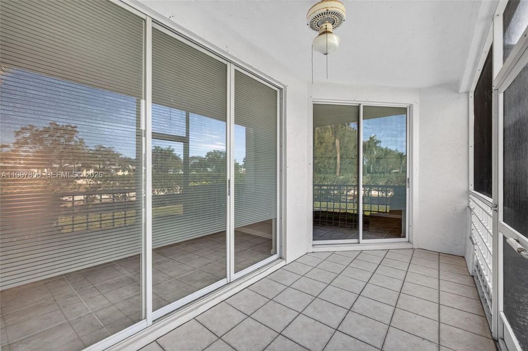 На продажу: $329,000 (2 спален, 2 ванн, 1160 Квадратных фут)