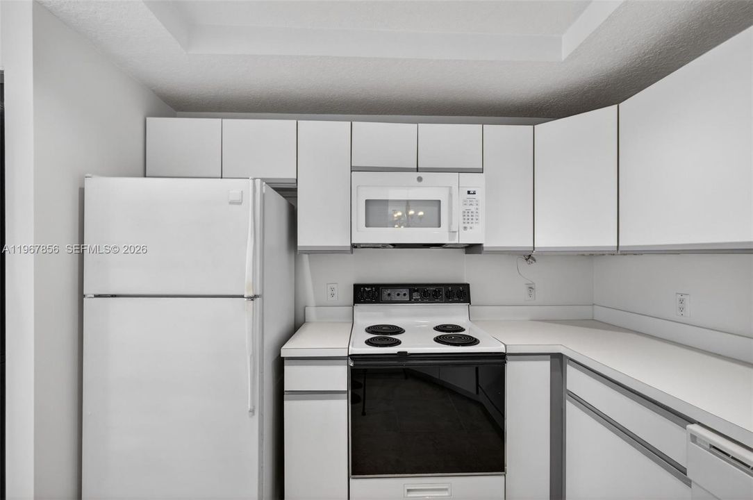 На продажу: $329,000 (2 спален, 2 ванн, 1160 Квадратных фут)