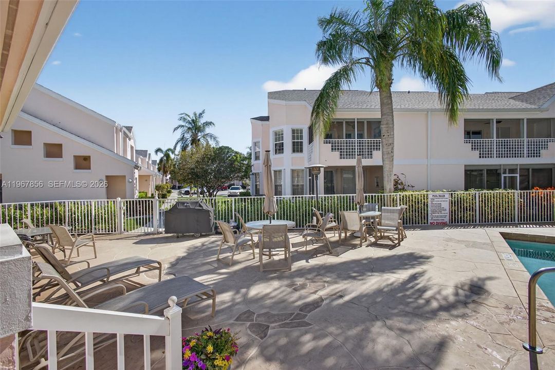 На продажу: $329,000 (2 спален, 2 ванн, 1160 Квадратных фут)