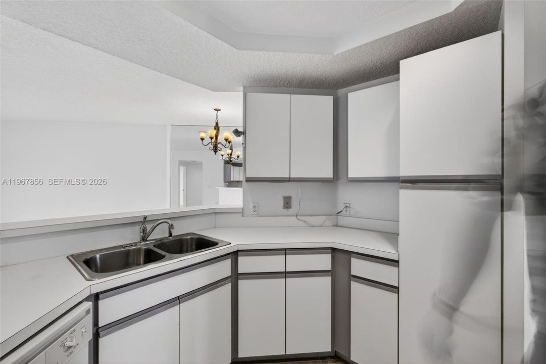 На продажу: $329,000 (2 спален, 2 ванн, 1160 Квадратных фут)