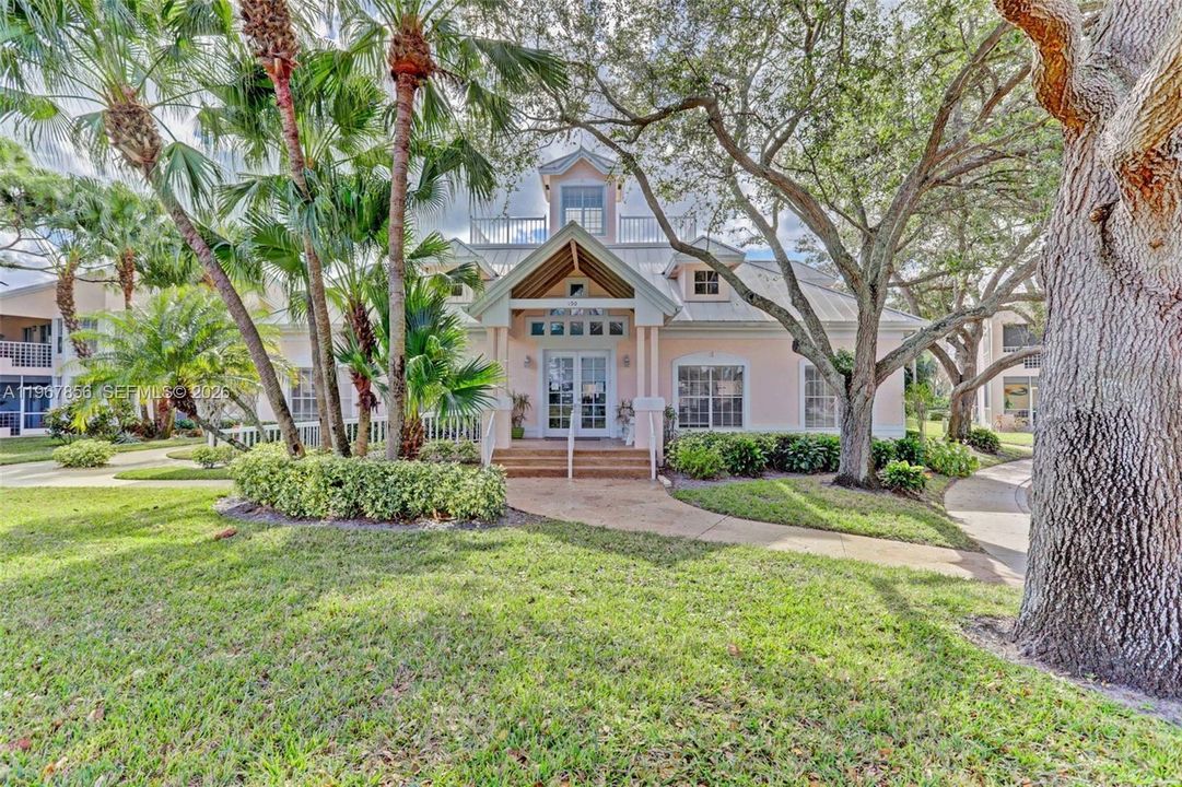 На продажу: $329,000 (2 спален, 2 ванн, 1160 Квадратных фут)