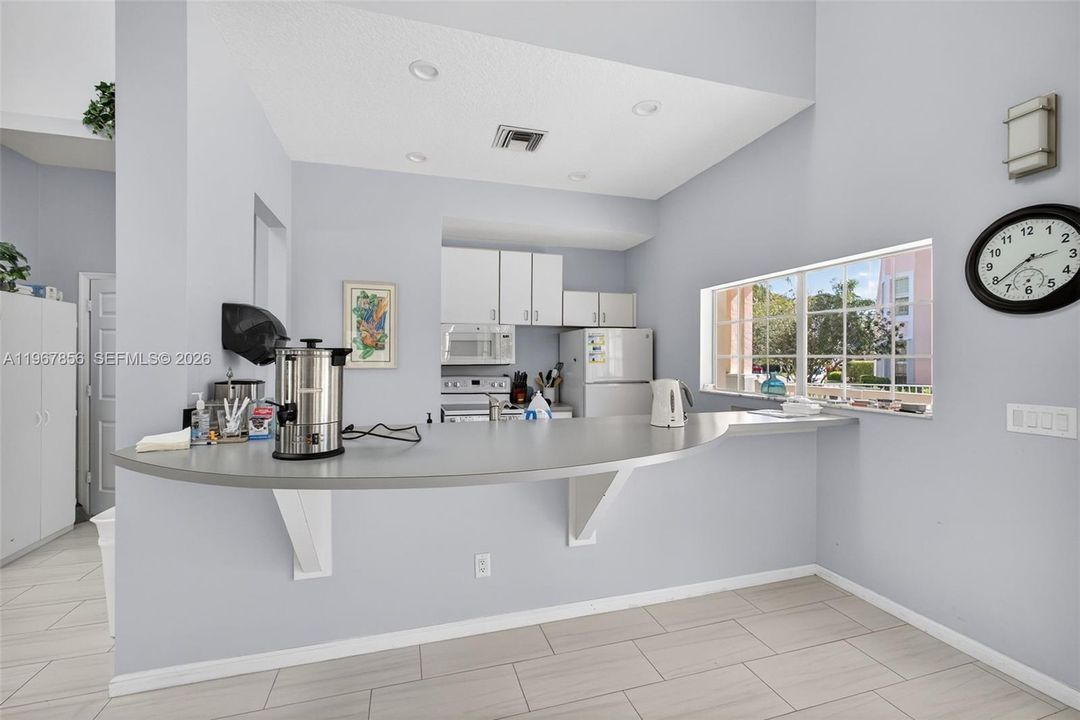 На продажу: $329,000 (2 спален, 2 ванн, 1160 Квадратных фут)