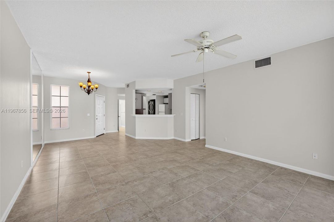 На продажу: $329,000 (2 спален, 2 ванн, 1160 Квадратных фут)