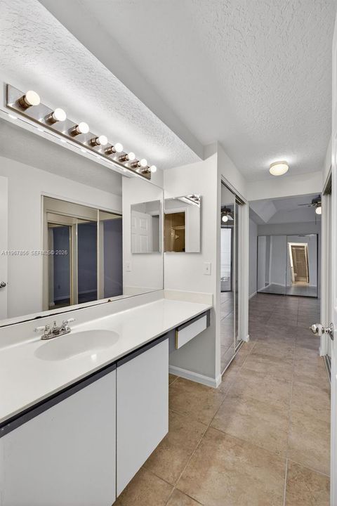 На продажу: $329,000 (2 спален, 2 ванн, 1160 Квадратных фут)