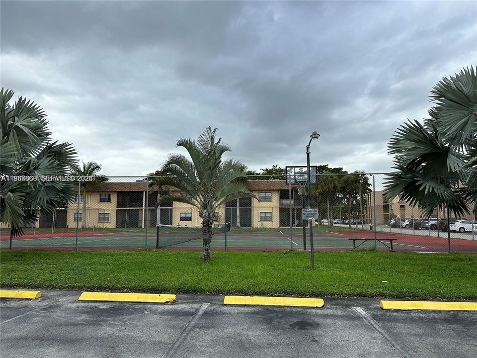 For Rent: $1,450 (1 beds, 1 baths, 920 Square Feet)