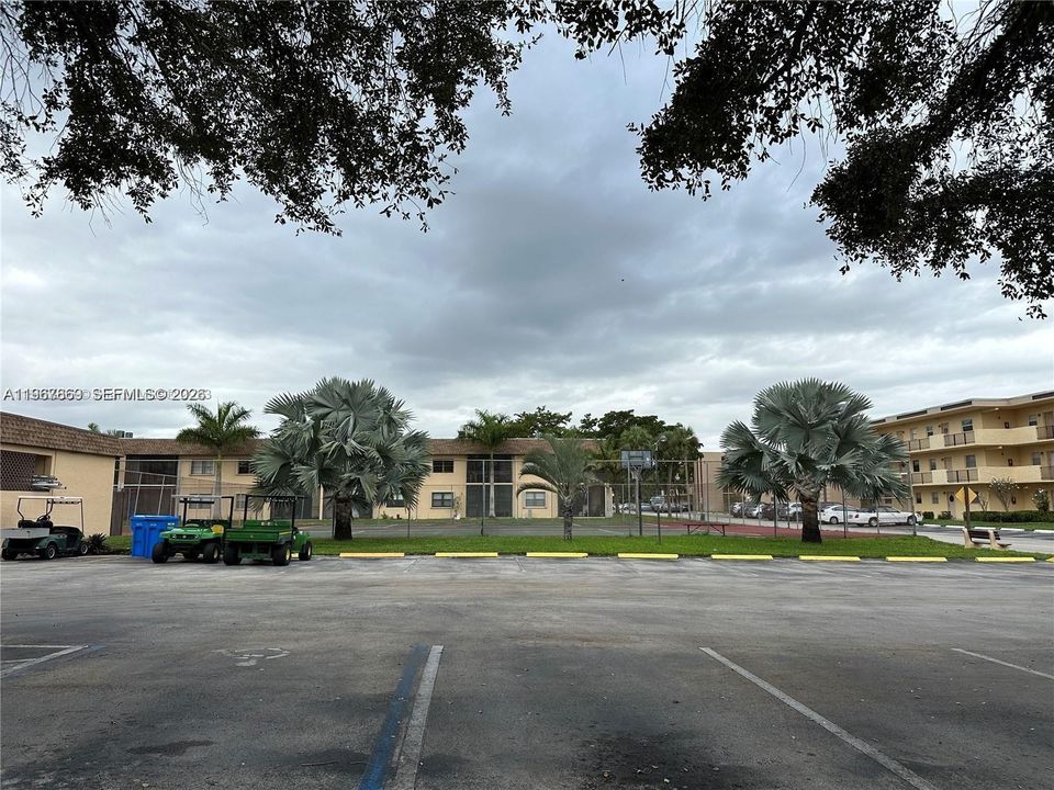 For Rent: $1,450 (1 beds, 1 baths, 920 Square Feet)