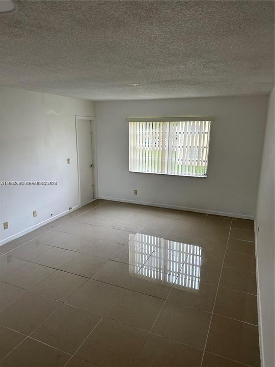For Rent: $1,450 (1 beds, 1 baths, 920 Square Feet)