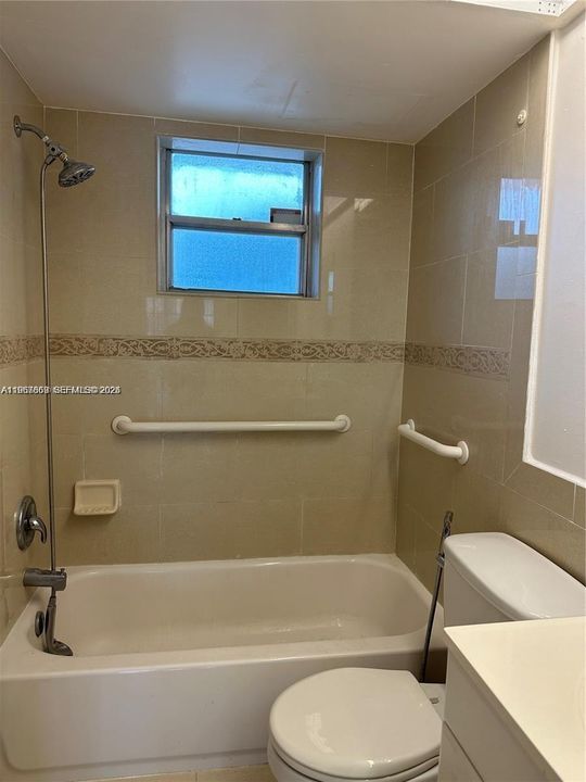 For Rent: $1,450 (1 beds, 1 baths, 920 Square Feet)