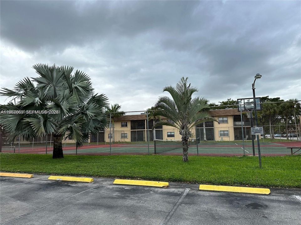 For Rent: $1,450 (1 beds, 1 baths, 920 Square Feet)