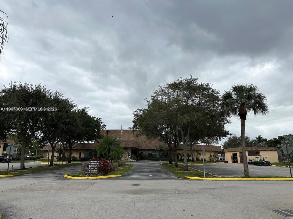 For Rent: $1,450 (1 beds, 1 baths, 920 Square Feet)