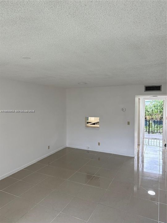 For Rent: $1,450 (1 beds, 1 baths, 920 Square Feet)