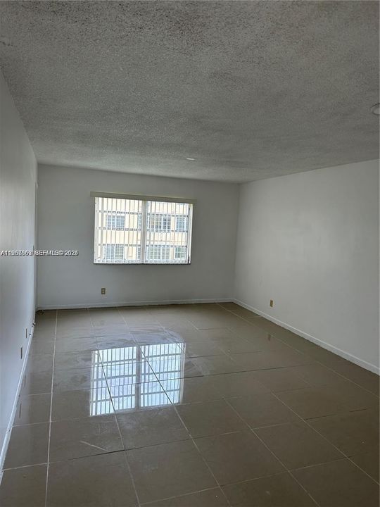 For Rent: $1,450 (1 beds, 1 baths, 920 Square Feet)