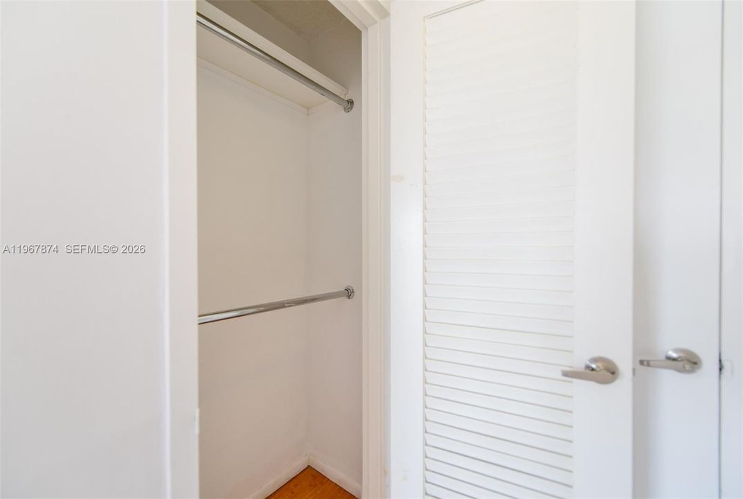 For Sale: $295,000 (1 beds, 1 baths, 750 Square Feet)
