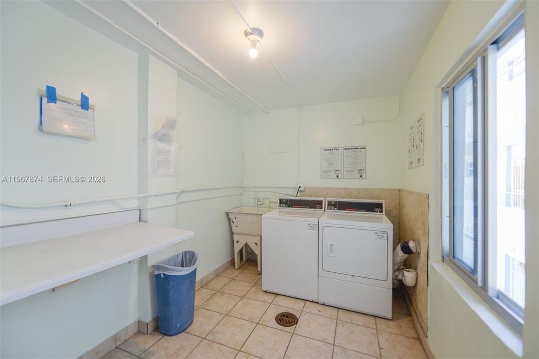 For Sale: $295,000 (1 beds, 1 baths, 750 Square Feet)
