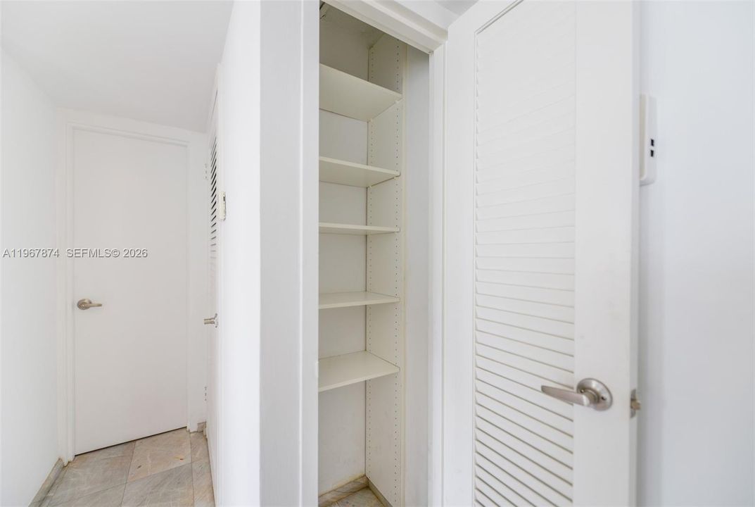 For Sale: $295,000 (1 beds, 1 baths, 750 Square Feet)