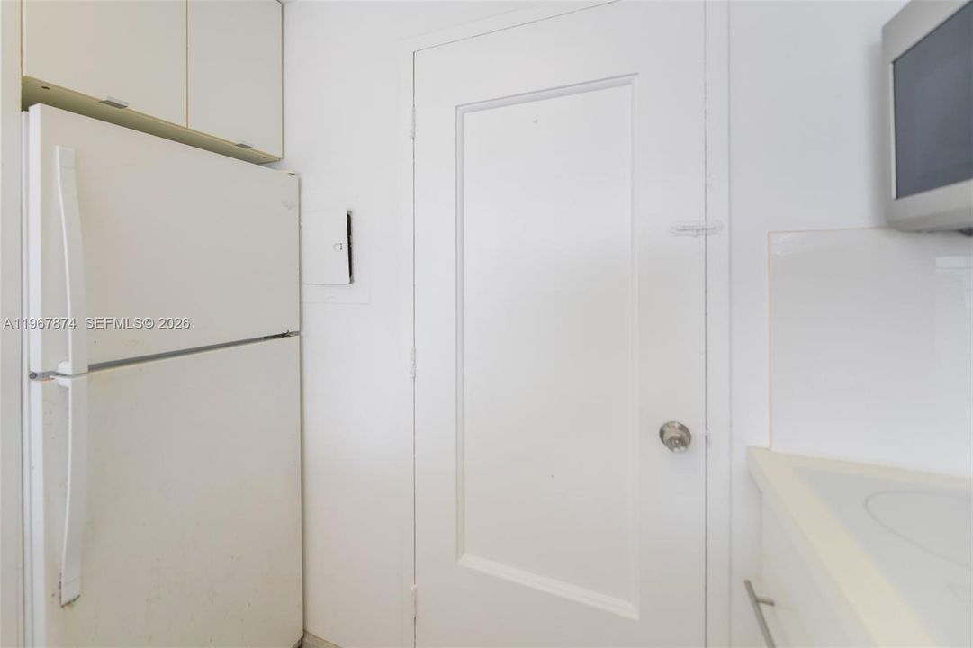 For Sale: $295,000 (1 beds, 1 baths, 750 Square Feet)
