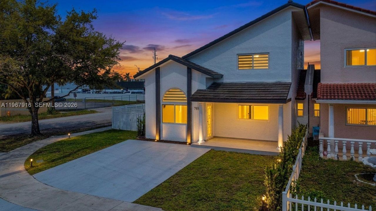 For Sale: $742,500 (4 beds, 3 baths, 1816 Square Feet)
