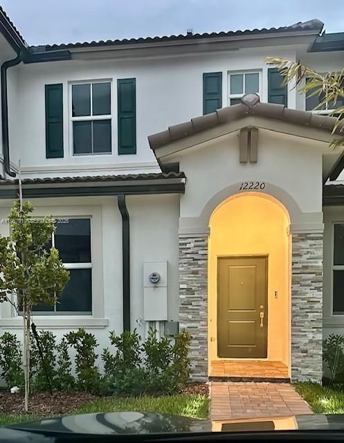 En Venta: $485,000 (3 camas, 3 baños, 1328 Pies cuadrados)