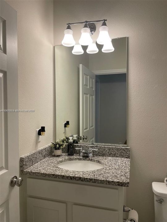 En Venta: $485,000 (3 camas, 3 baños, 1328 Pies cuadrados)