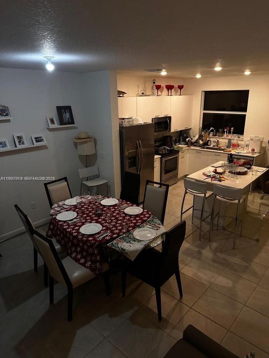 En Venta: $485,000 (3 camas, 3 baños, 1328 Pies cuadrados)