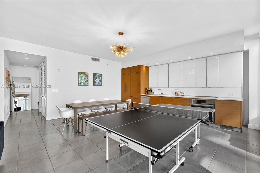 For Sale: $850,000 (2 beds, 2 baths, 1420 Square Feet)