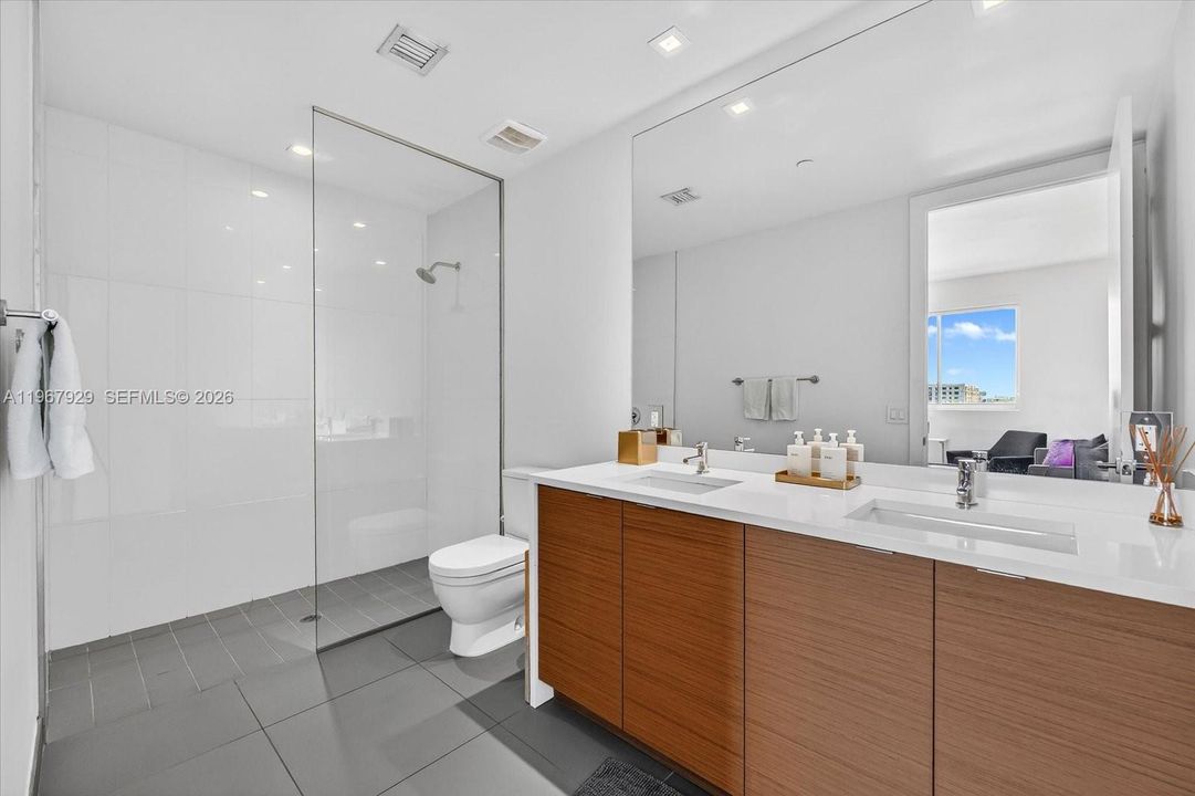 For Sale: $850,000 (2 beds, 2 baths, 1420 Square Feet)
