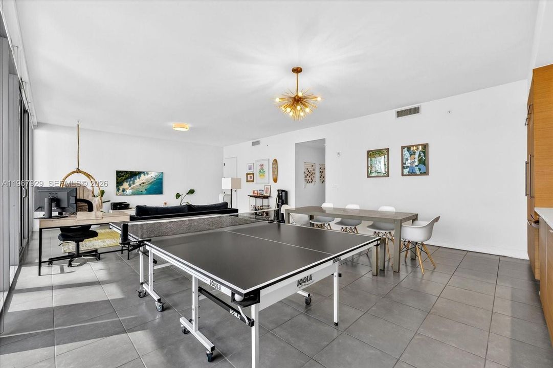 For Sale: $850,000 (2 beds, 2 baths, 1420 Square Feet)