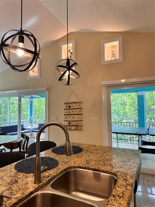 Recently Sold: $825,000 (3 beds, 2 baths, 1333 Square Feet)