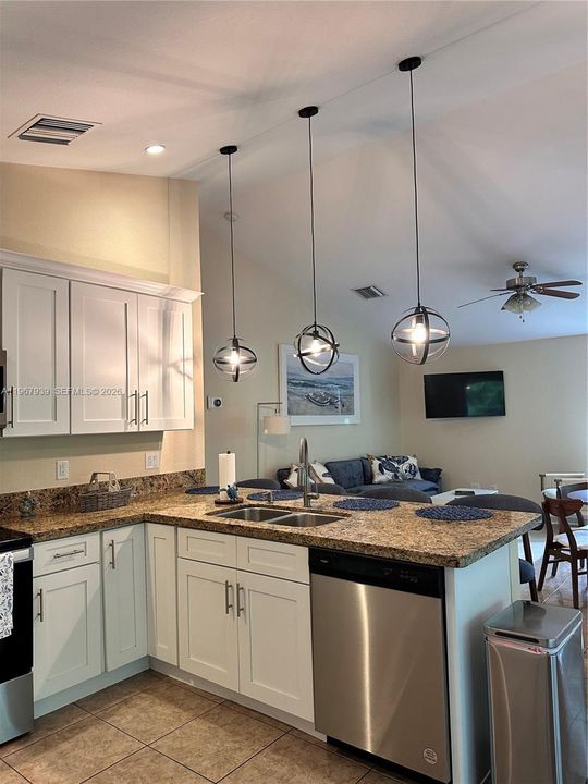 Recently Sold: $825,000 (3 beds, 2 baths, 1333 Square Feet)