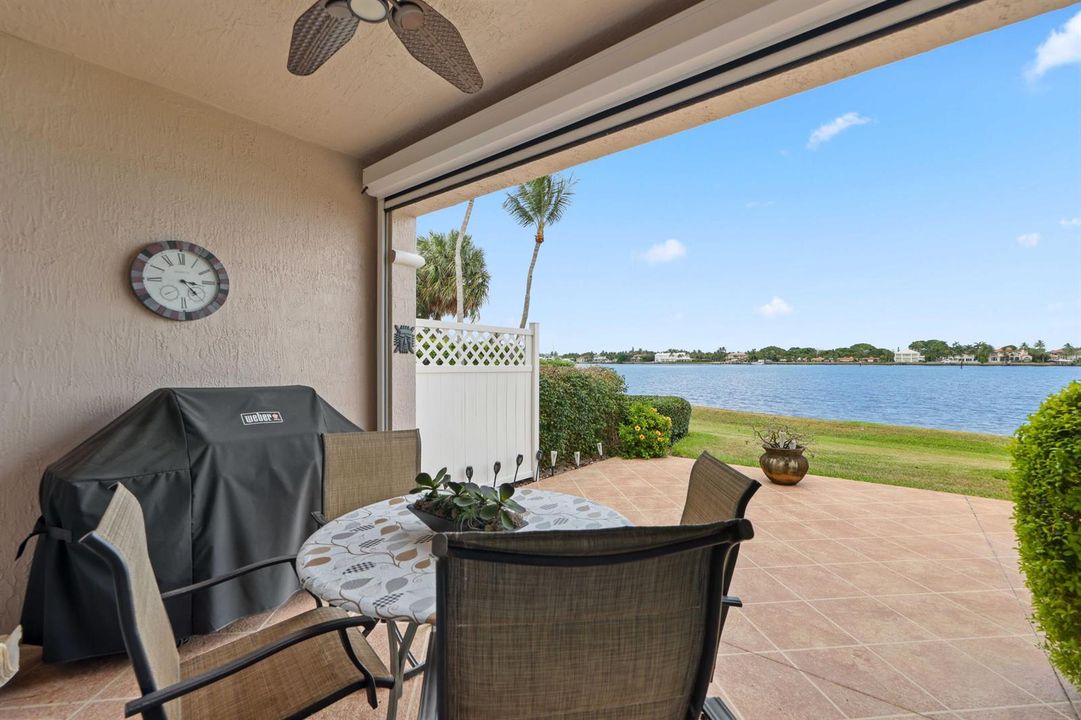Covered Patio w/ Retractable Screens