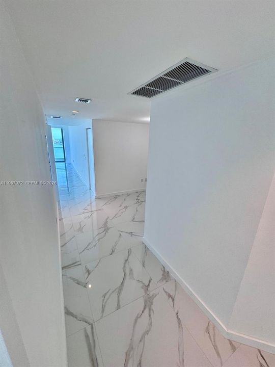 Под контрактом: $780,000 (1 спален, 2 ванн, 898 Квадратных фут)