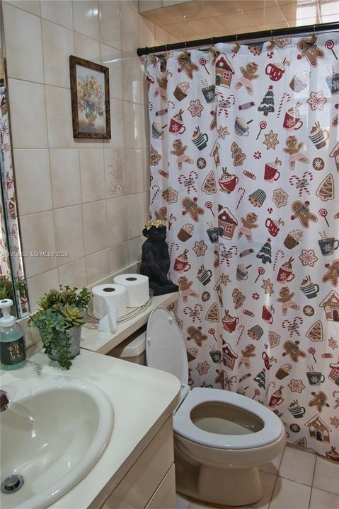 Недавно продано: $989,900 (4 спален, 3 ванн, 2714 Квадратных фут)