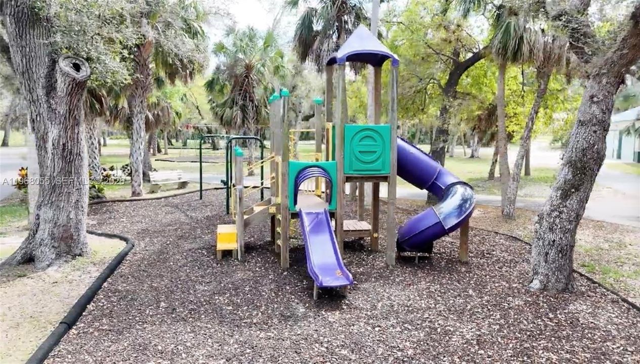 На продажу: $75,000 (0.46 acres)
