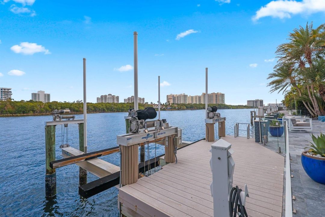 Boat lift