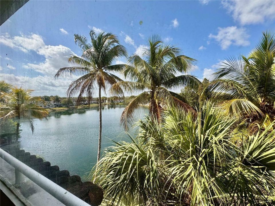 Activo con contrato: $225,000 (2 camas, 2 baños, 1132 Pies cuadrados)