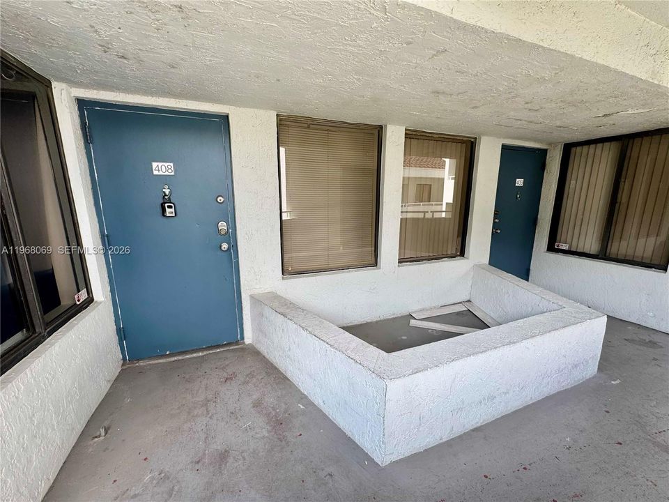 Activo con contrato: $225,000 (2 camas, 2 baños, 1132 Pies cuadrados)